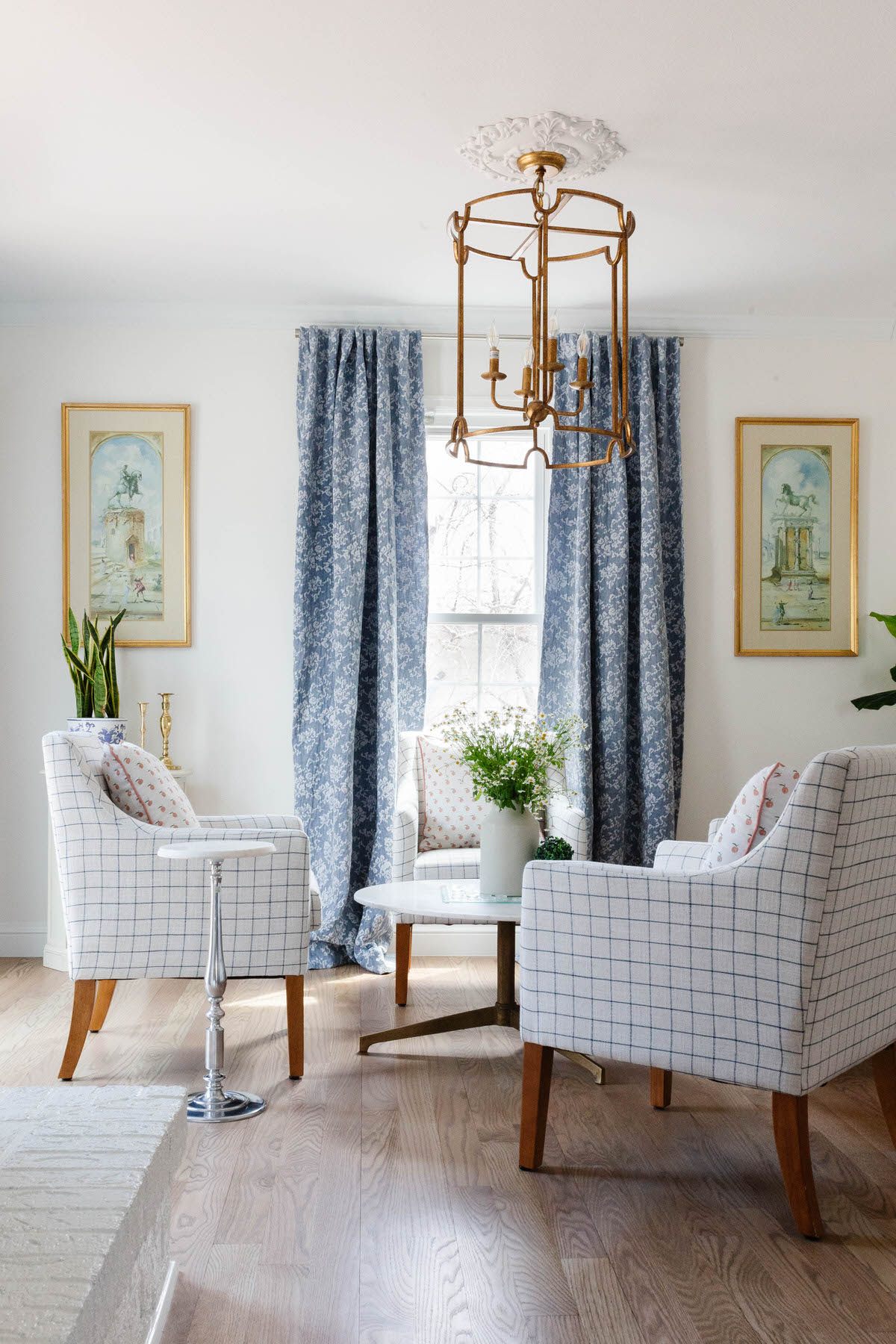 Charming Sitting Area Design by Peggy Haddad Interiors