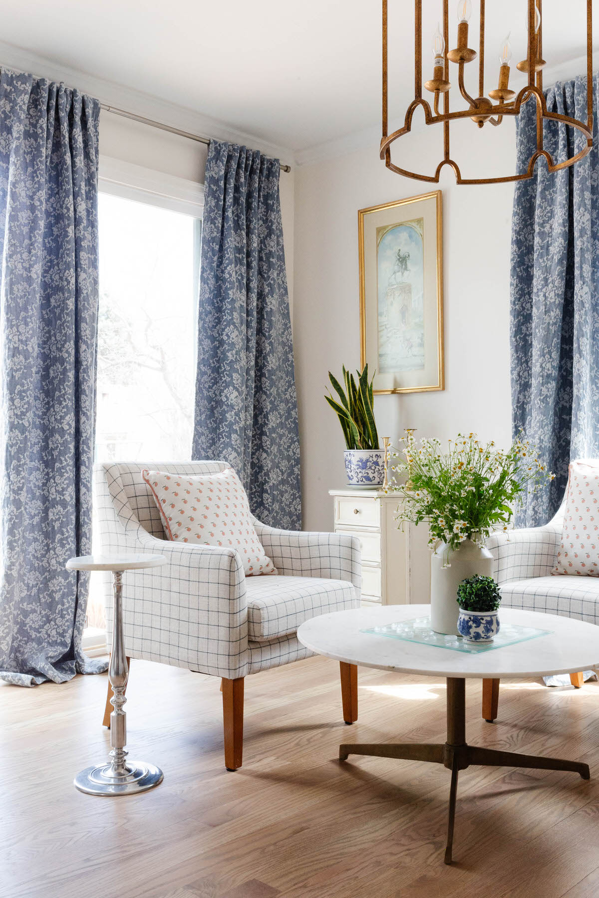 Charming Sitting Area Design by Peggy Haddad Interiors